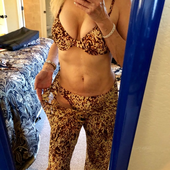 Victoria Secret bikini 34D top, small bottom - Picture 4 of 6